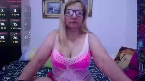 Snapshot of sara211 chatting on 09-26-25, 02:32 sara online show from 09-26-25, 02:32