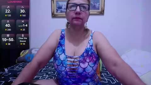 Snapshot of sara211 chatting on 10-04-25, 01:20 sara online show from 10-04-25, 01:20