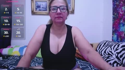 Snapshot of sara211 chatting on 11-05-25, 11:16 sara online show from 11-05-25, 11:16