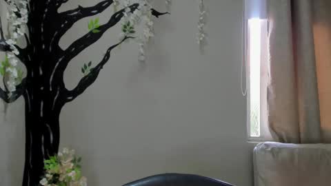 Snapshot of sara__michell chatting on 09-13-25, 12:05    online show from 09-13-25, 12:05