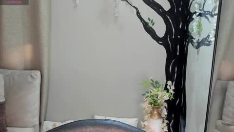 Snapshot of sara__michell chatting on 09-20-25, 12:06    online show from 09-20-25, 12:06