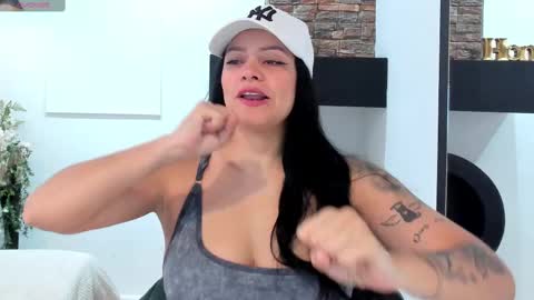 Snapshot of sara__michell chatting on 10-01-25, 12:00    online show from 10-01-25, 12:00