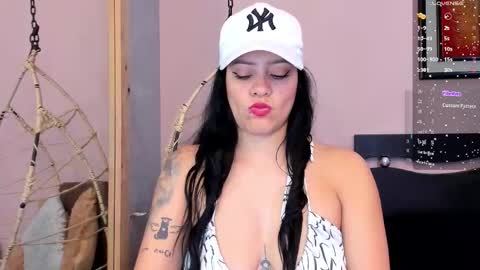 Snapshot of sara__michell chatting on 10-16-25, 12:06    online show from 10-16-25, 12:06