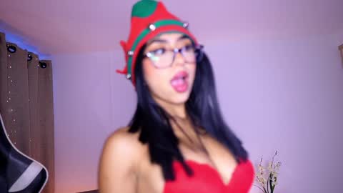 Snapshot of sara_albrecht chatting on 12-24-24, 12:55 Sara  online show from 12-24-24, 12:55