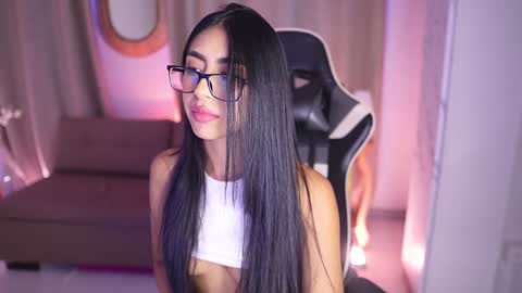 Snapshot of sara_albrecht chatting on 01-11-25, 03:42 Sara  online show from 01-11-25, 03:42