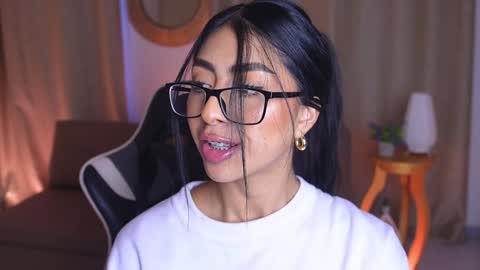 Snapshot of sara_albrecht chatting on 01-21-25, 03:21 Sara  online show from 01-21-25, 03:21