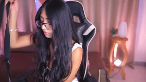 Snapshot of sara_albrecht chatting on 01-29-25, 01:17 Sara  online show from 01-29-25, 01:17