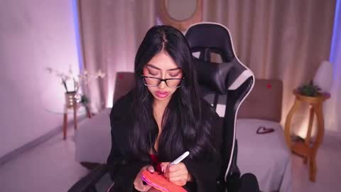 Snapshot of sara_albrecht chatting on 02-14-25, 12:47 Sara  online show from 02-14-25, 12:47