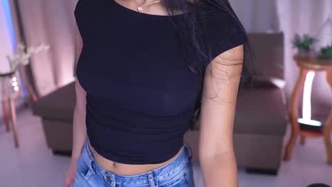 Snapshot of sara_albrecht chatting on 02-21-25, 04:05 Sara  online show from 02-21-25, 04:05