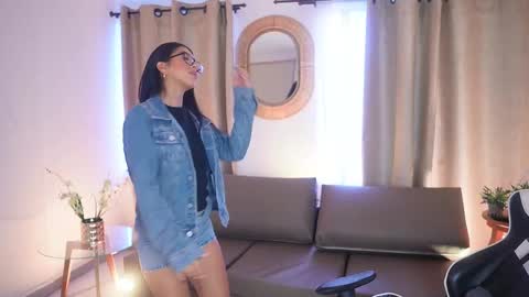 Snapshot of sara_albrecht chatting on 02-24-25, 04:15 Sara  online show from 02-24-25, 04:15