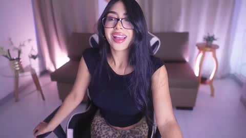 Snapshot of sara_albrecht chatting on 03-11-25, 12:39 Sara  online show from 03-11-25, 12:39