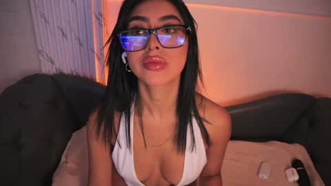 Snapshot of sara_albrecht chatting on 10-22-25, 01:06 Sara  online show from 10-22-25, 01:06