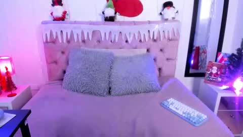 SARA ARIAS  online show from 12-11-24, 07:46