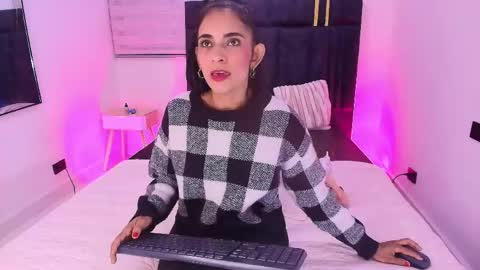 Snapshot of sara_cook chatting on 04-27-26, 11:52 Sara Cook online show from 04-27-26, 11:52