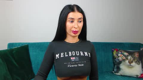 Im Sara I am happy to be here  online show from 09-29-25, 04:56