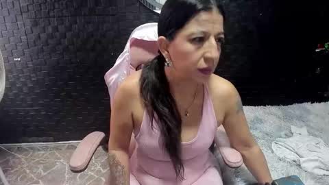 Snapshot of sara_hot_2 chatting on 11-17-25, 12:11 no limits sarah online show from 11-17-25, 12:11