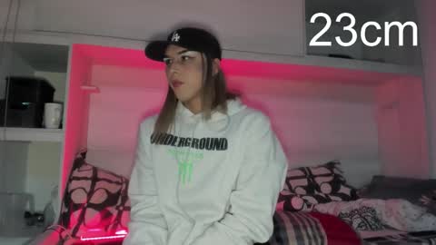 sara_hunter1 online show from 10-21-25, 12:00