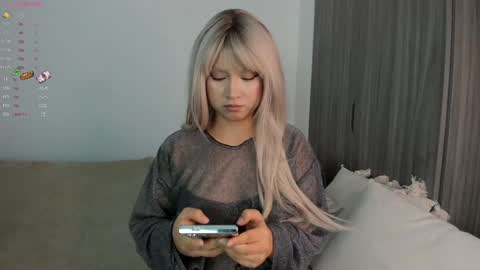 Snapshot of sara_kim_ chatting on 01-19-25, 03:18 Sara new account give me thomb up Follow me help me reach 15k followers again online show from 01-19-25, 03:18