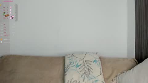 Snapshot of sara_kim_ chatting on 01-27-25, 01:59 Sara new account give me thomb up Follow me help me reach 15k followers again online show from 01-27-25, 01:59