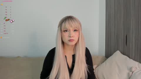 Snapshot of sara_kim_ chatting on 01-29-25, 12:22 Sara new account give me thomb up Follow me help me reach 15k followers again online show from 01-29-25, 12:22