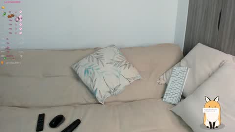 Snapshot of sara_kim_ chatting on 02-04-25, 01:34 Sara new account give me thomb up Follow me help me reach 15k followers again online show from 02-04-25, 01:34