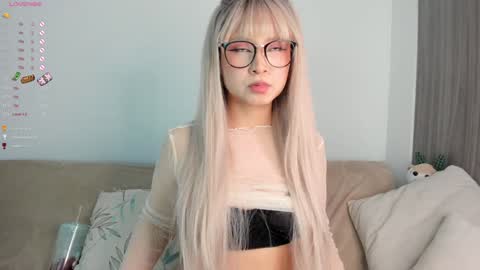 Snapshot of sara_kim_ chatting on 02-09-25, 03:11 Sara new account give me thomb up Follow me help me reach 15k followers again online show from 02-09-25, 03:11