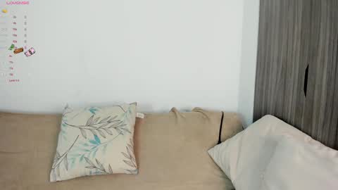 Snapshot of sara_kim_ chatting on 02-09-25, 11:36 Sara new account give me thomb up Follow me help me reach 15k followers again online show from 02-09-25, 11:36