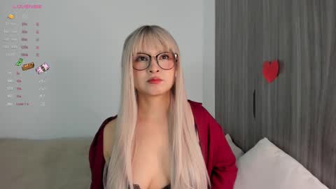 Snapshot of sara_kim_ chatting on 02-25-25, 12:47 Sara new account give me thomb up Follow me help me reach 15k followers again online show from 02-25-25, 12:47