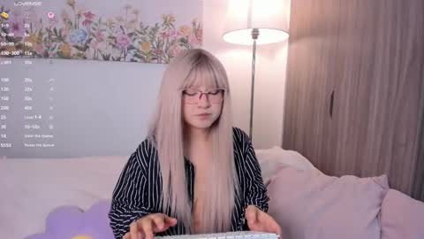 Snapshot of sara_kim_ chatting on 09-13-25, 11:26 Sara new account give me thomb up Follow me help me reach 15k followers again online show from 09-13-25, 11:26