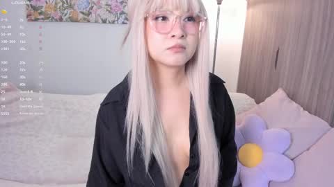 Snapshot of sara_kim_ chatting on 09-23-25, 12:02 Sara new account give me thomb up Follow me help me reach 15k followers again online show from 09-23-25, 12:02