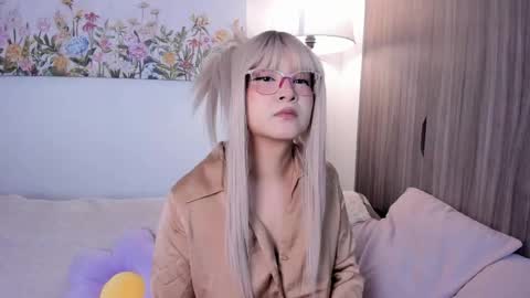 Snapshot of sara_kim_ chatting on 10-12-25, 09:58 Sara new account give me thomb up Follow me help me reach 15k followers again online show from 10-12-25, 09:58