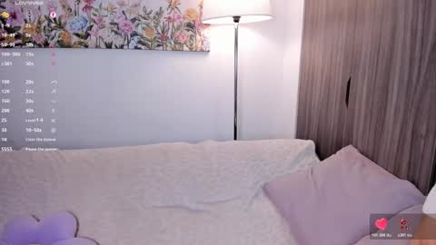 Snapshot of sara_kim_ chatting on 11-09-25, 10:30 Sara new account give me thomb up Follow me help me reach 15k followers again online show from 11-09-25, 10:30