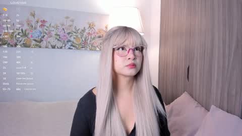 Snapshot of sara_kim_ chatting on 11-23-25, 11:04 Sara new account give me thomb up Follow me help me reach 15k followers again online show from 11-23-25, 11:04