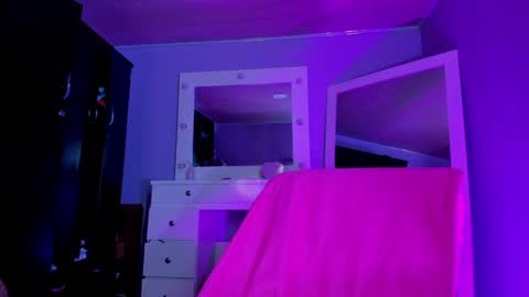       online show from 01-06-25, 08:03