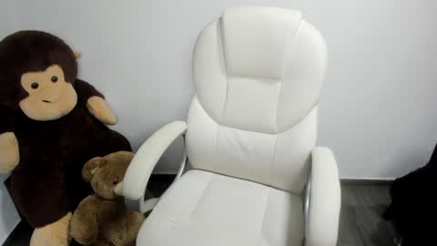 sarah  LIZCANO....... online show from 12-15-24, 12:18