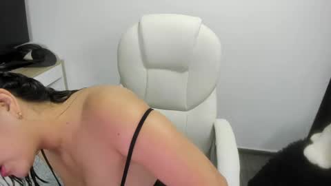 sarah  LIZCANO....... online show from 02-19-25, 09:50