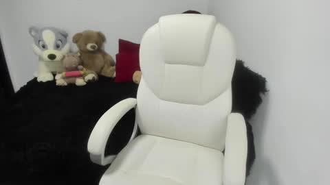 sarah  LIZCANO....... online show from 03-04-25, 09:54