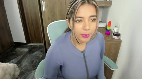 sarah  LIZCANO....... online show from 06-02-26, 10:39