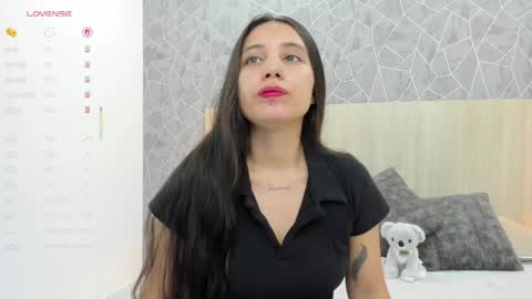Snapshot of sara_melo chatting on 05-19-26, 12:33 Sara online show from 05-19-26, 12:33