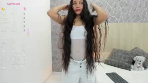 Snapshot of sara_melo chatting on 06-11-26, 12:58 Sara online show from 06-11-26, 12:58