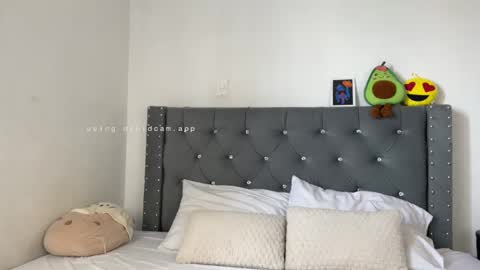 Sara online show from 02-28-25, 01:47