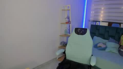 sara_red_x online show from 04-25-26, 07:44
