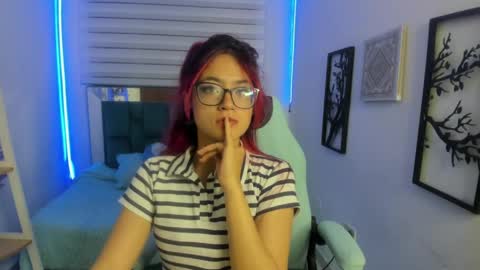 sara_red_x online show from 05-05-26, 03:03