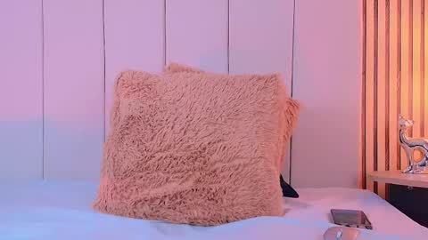 Sara online show from 04-28-26, 01:04