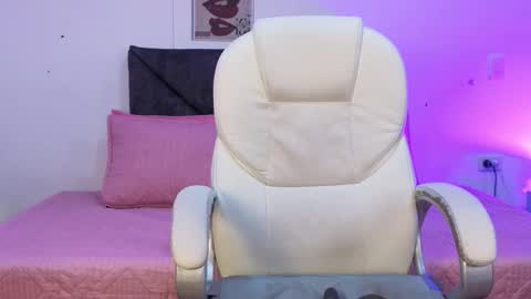 sara  online show from 11-20-25, 02:50