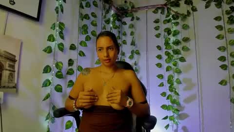 Snapshot of sara_thompson01 chatting on 09-16-25, 01:50 SARA online show from 09-16-25, 01:50