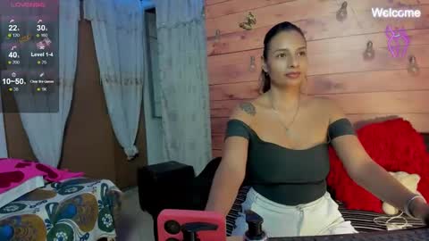 Snapshot of sara_thompson01 chatting on 10-21-25, 02:01 SARA online show from 10-21-25, 02:01