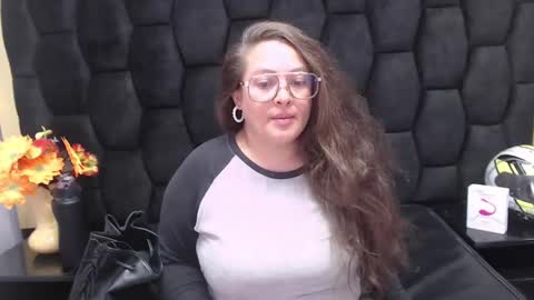 sara_thonson_ online show from 01-30-25, 03:00