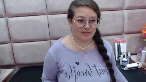 sara_thonson_ online show from 02-09-25, 09:05