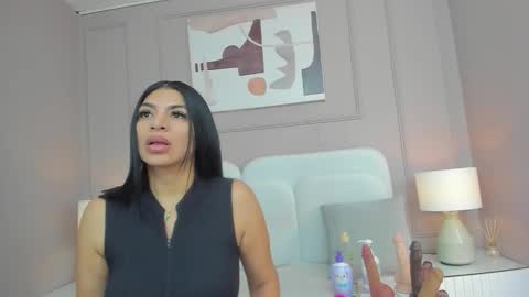 Snapshot of sara_vanegas1 chatting on 09-28-25, 11:48 Sara online show from 09-28-25, 11:48